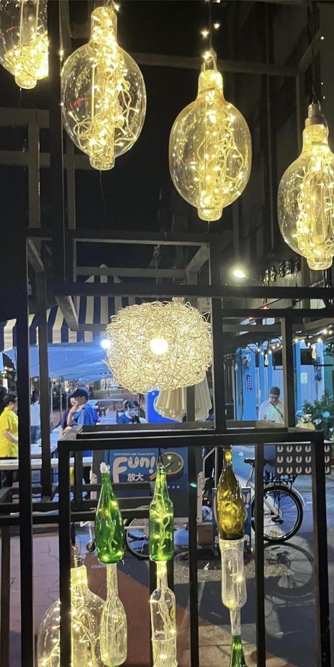 新北市瑞芳區公所舉辦「2024瑞芳黃金山城系列活動」，自14日起規畫一系列活動，包含瓶燈饗宴、文創市集與歷史導覽等活動，歡迎有興趣得民眾踴躍報名。（新北市瑞芳區提供）