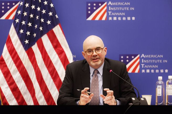 美國在台協會處長谷立言（見圖）舉行上任後首場記者會，受訪時表示，在捍衛台灣的安全、保護台灣的民主、增加台灣與世界的連結，看到不同政黨都慢慢有愈來愈多共識。（杜宜諳攝）