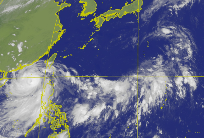 今（4日）天下午2點在日本東南方海面又有熱帶性低氣壓TD13生成。（翻攝自中央氣象署）