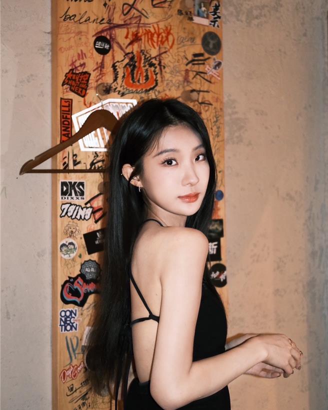 陈华外型亮眼，是歌坛漂亮宝贝。（鲔鱼肚影音提供）