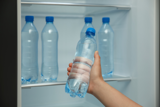 大陆网上传出一款矿泉水喝了能生男孩，让许多民眾疯狂抢购。示意图、与本案无关。（示意图：shutterstock／达志）