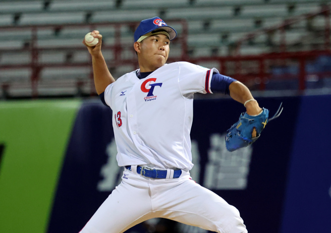 中華隊投手陽念希中繼1局連飆3K、最快球速151公里。（姚志平攝）