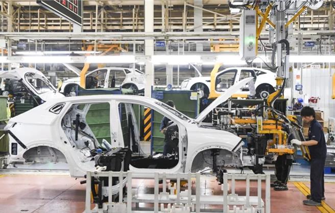 美国有线电视新闻网CNN：「全球汽车制造商在中国的『黄金时代』已经结束」。（新华社）