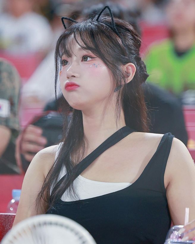 韩国啦啦队李珠珢腿开开走路，遭网友批评。（图／翻摄自my._.chuuu IG）