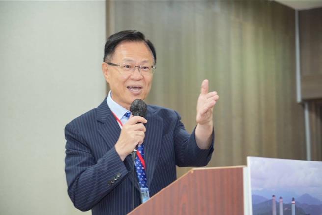 台电董事长曾文生今表示，政府共2笔千亿预算要补贴台电，对此，民眾党立委张启楷今（4）日表示强烈质疑，认为在台电内部管理问题尚未解决、能源政策方向混乱的情况下，仅靠政府补贴和民生电价稳定措施无法根本解决问题。（张启楷提供）