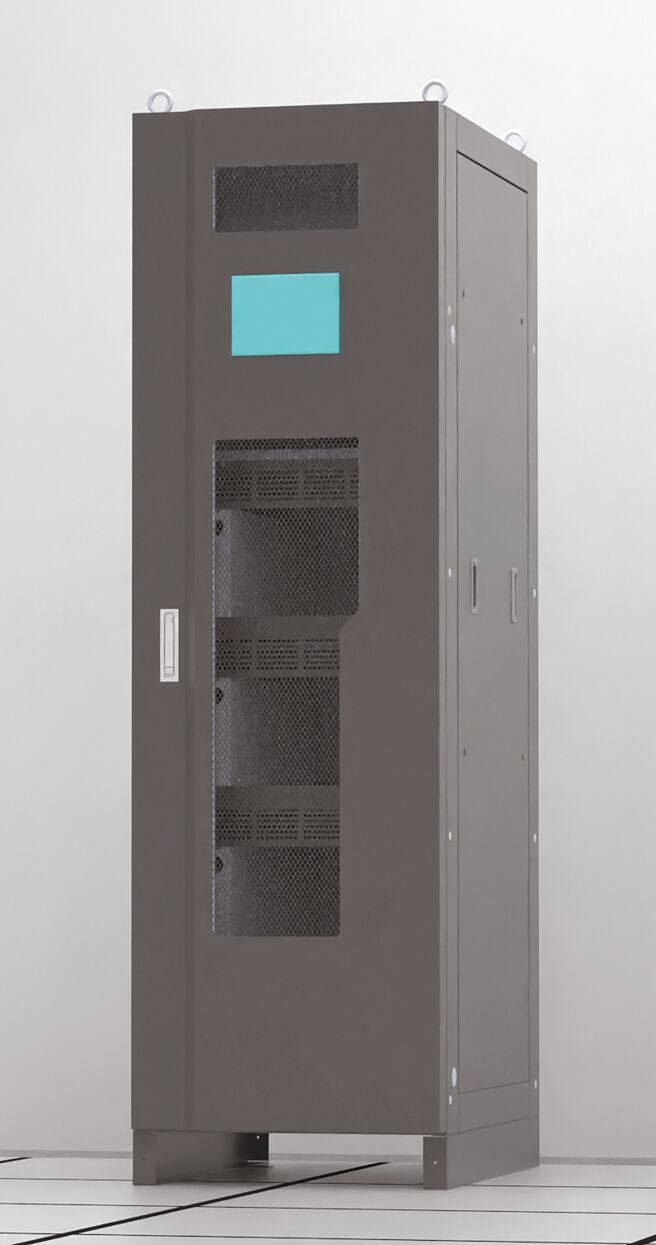 储盈AI Data Center专用512V锂铁电池备载机柜，可放电10分钟，占地小，空间效率大。图／业者提供