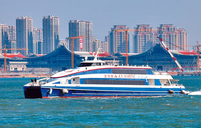 交通部觀光署長周永暉3日表示，陸客能來馬祖和金門是好的開始，後續將跨部會協商，爭取小三通能再開放。（中新社）