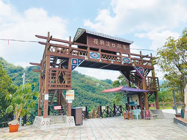 桃園市觀旅局執行「溪口部落觀光環境營造計畫工程」，優化整體環境及服務，串聯各特色景點，延伸角板山公園及羅馬公路自行車遊客路線。（呂筱蟬攝）