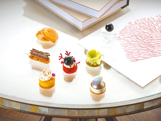 主厨、调香师与插画家偕同创作，谱出向自然致敬的协奏曲，歌颂五种自然瑰宝。（台北文华东方酒店提供）