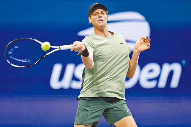 现任球王辛纳挺进美网男单8强。（美联社）