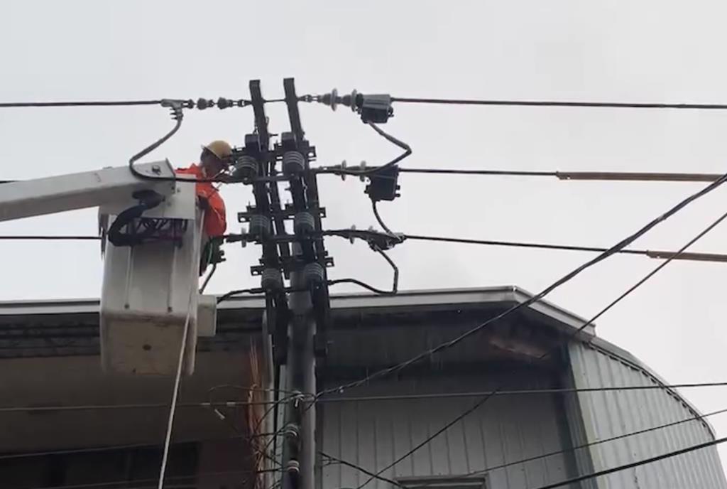 台南大雷雨突襲致2709戶停電 台電緊急搶修已復電