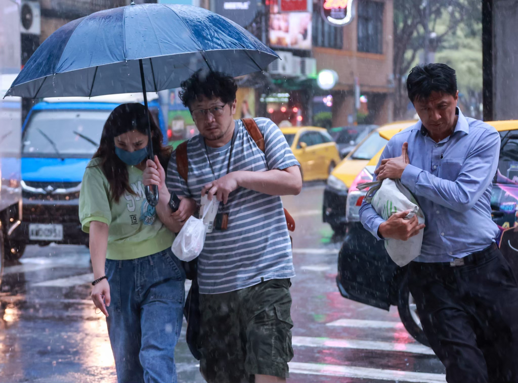 中南部午後防大雨！桃園以北飆37度 北部好天氣剩2天