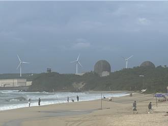 墾丁陽傘業者求每排插2支 再提「設置物櫃」 墾管處回應了