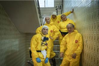 體感50度！《人生清理員》鳳小岳宋芸樺全中暑、國寶癱躺「只剩呼吸」