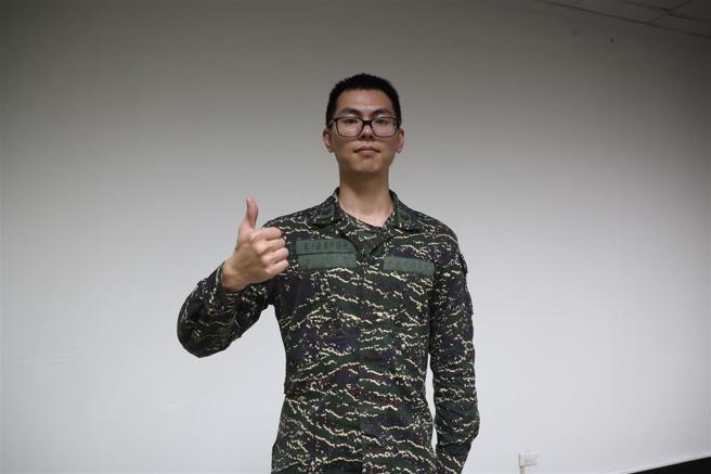 海军涂俊杰上士（记者黄迪明摄）