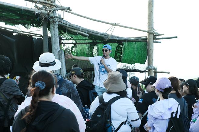 徐恺号召粉丝净滩。（亮棠文创提供）