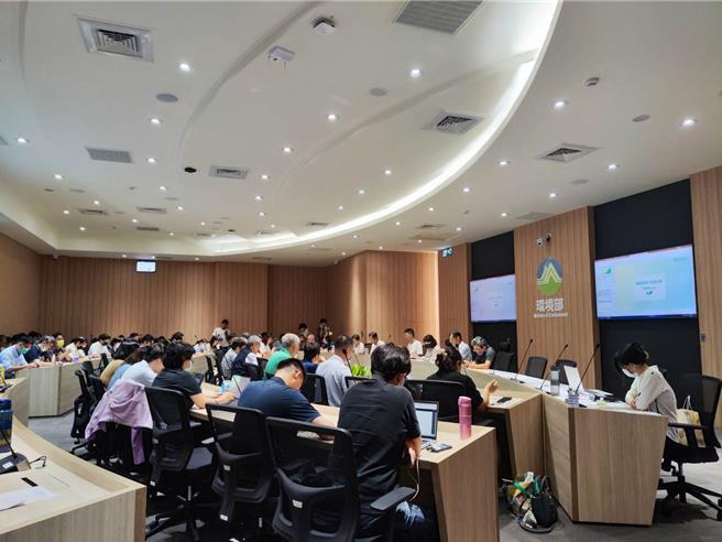 環境部5日舉行「開發行為應實施環境影響評估細目及範圍認定標準」研商會。（林良齊攝）