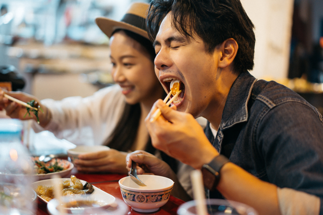 研究發現吃一頓高脂大餐，就足以短暫地讓全身免疫被抑制。（示意圖，Shutterstock／達志）