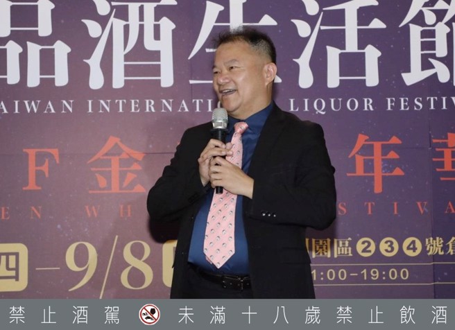 中国时报副社长王儒哲说，「金威奖」为消费者与酒商提供良好的沟通平台。（林胜发摄）