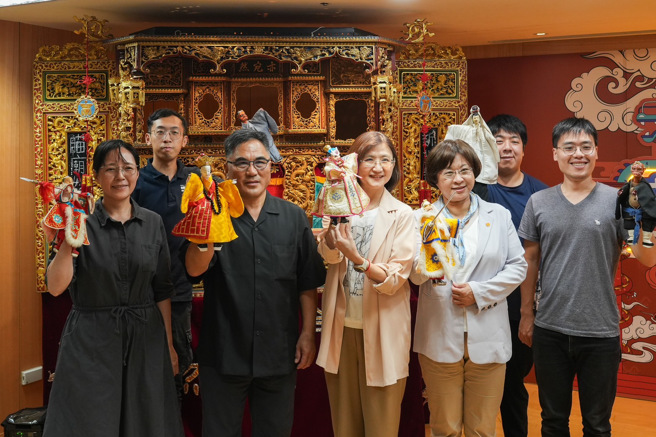 新北市文化局響應全國古蹟日，推出「2024全國古蹟日－新北文資瞄廟妙」系列活動，除了2大主題走讀行程「my mine」礦業路徑走讀、「temple tempo」寺廟文資小旅行外，還有考古遺址導覽、走讀板橋林家風華小旅行、民俗蹦火仔及不義遺址校園推廣。（新北市文化局提供）