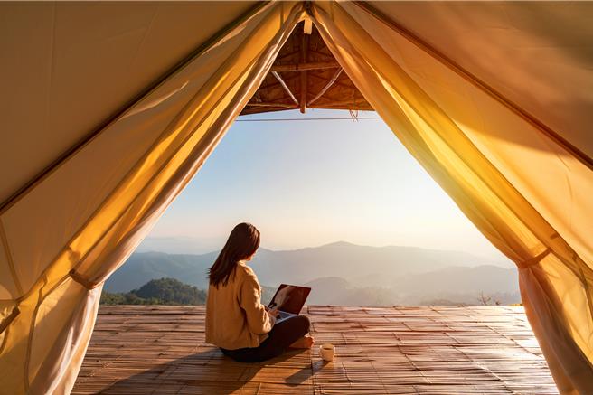 后疫情时代，享受独自旅游已成为一股新趋势，「独旅」已成为 2024 旅游关键字。（iStock提供）
