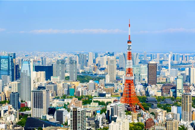 旅人若不想对独旅地点太过陌生，Booking.com推荐台湾旅人最喜爱的目的地之一东京，来一场深度的城市徒步之旅。（iStock提供）