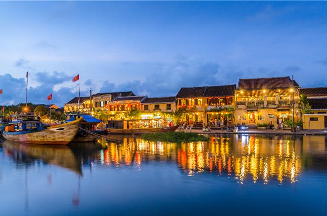 越南古镇会安以独特文化与特色建筑闻名，拥有中、欧、日3种特色建筑风格，适合喜爱体验当地文化的旅人。（iStock提供）