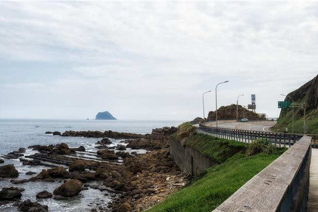 若想要在台湾先试试独旅的旅人，Booking.com建议可以在北海岸来一场随心所欲的自驾之旅。（iStock提供）