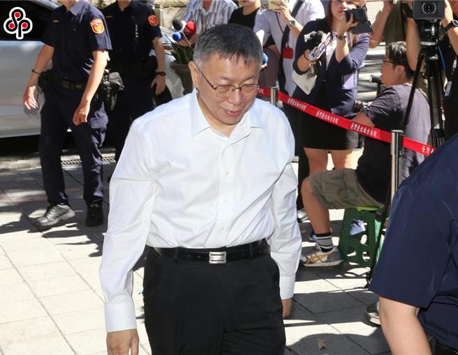 5日柯文哲至台北地院重開羈押庭。（王英豪攝）