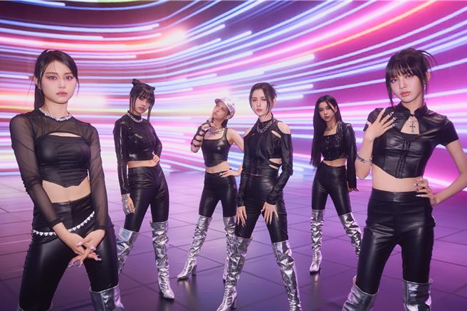 GENBLUE幻蓝小熊〈COCOCO〉「叩叩舞」叩关全世界。(左起许媛媛、NICO、XXIN、毓、AYEON、采甄)。（天空娱乐提供）