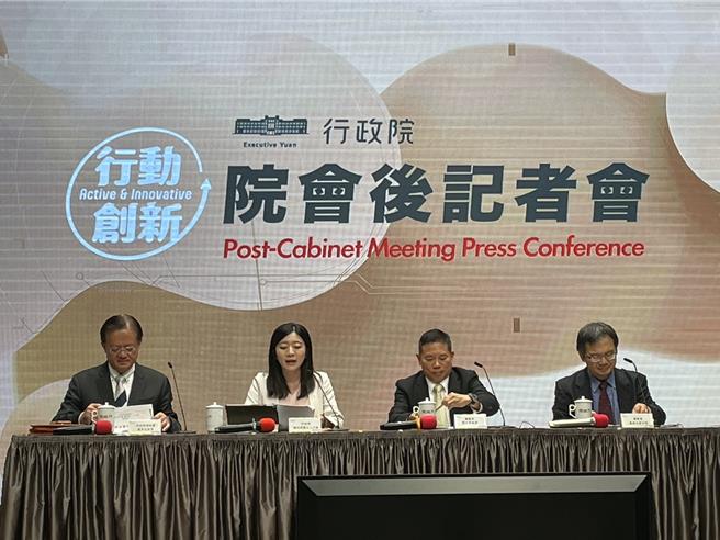 最低工资连续9年调涨，今年调幅达4％，但全国商总指出应注意调涨是否影响通膨。对此，国发会主委刘镜清今表示，目前核心通膨是1.82％，将持续密切关注通膨。（蔡雯如摄）