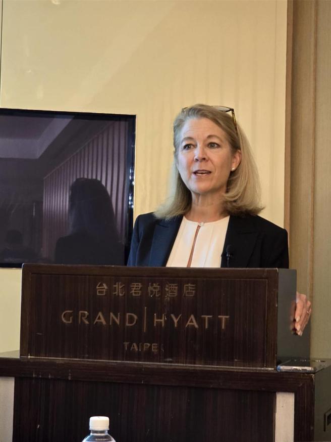 波音民用飛機集團品質資深副總裁暨企業品質作業委員會主席伊麗莎白．倫德今日在台舉行海外首場「強化安全暨品質」說明會。圖／邱莉玲