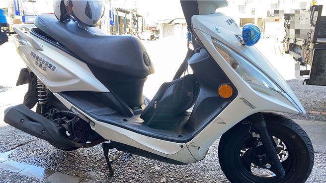 遭撞警用機車。（警方提供／吳佩蓉宜蘭傳真）