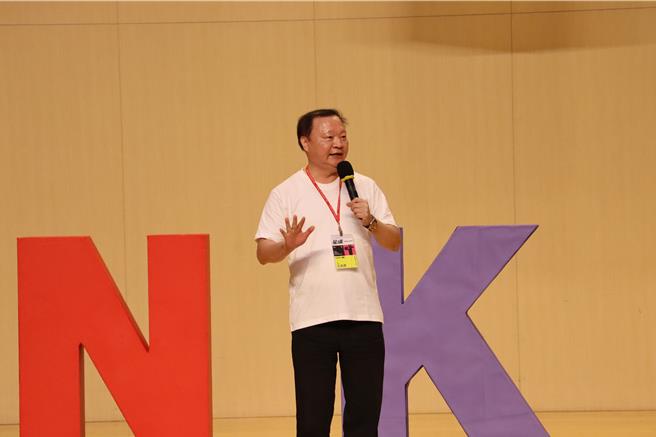 高师大校长王政彦期勉新鲜人，成为最闪耀的星星。（画面翻摄／纪爰高雄传真）