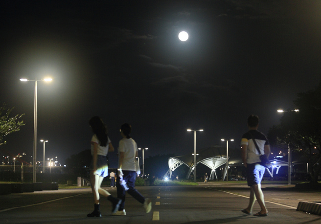 今年的中秋节在国历9月17日。（示意图，张铠乙摄）