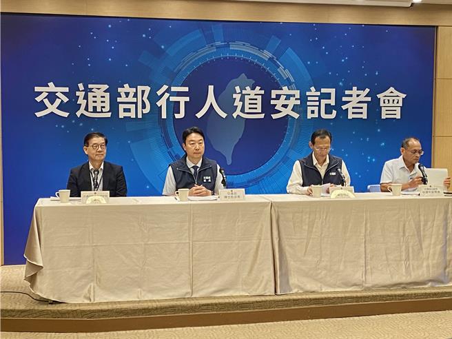 交通部5日公布上半年道路交通安全状况，发现行人死亡数与去年同期相比不减反增。（蔡明亘摄）