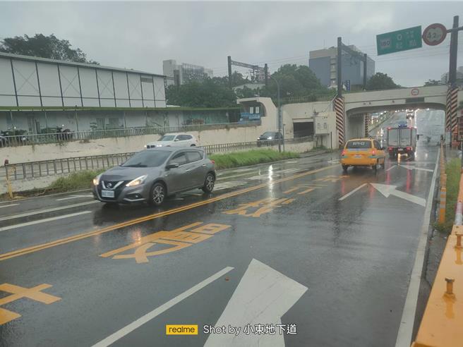 小东地下道于下午3时20分恢復通行。（市府水利局提供／宝智华台南传真）