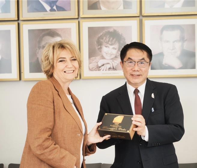 台南市长黄伟哲波兰拜会罗兹市长Hanna Zdanowska，盼能力促两市产业合作。(台南市政府提供／曹婷婷台南传真)