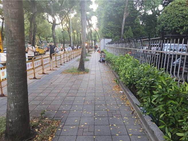 「意见表达区」下午已没有支持者在场。（陈鸿伟摄）