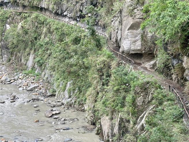 內政部將每季揭露各國家公園自然碳匯吸存量、碳排放量及增匯減碳進度。圖為太魯閣國家公園砂卡礑步道仍封閉中。（資料照片/王志偉攝）