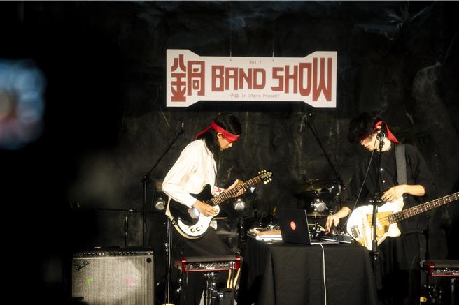 Mong Tong4日在「子皿 In Utero Present Vol.1： 鍋 Band Show」演出。（子皿提供）