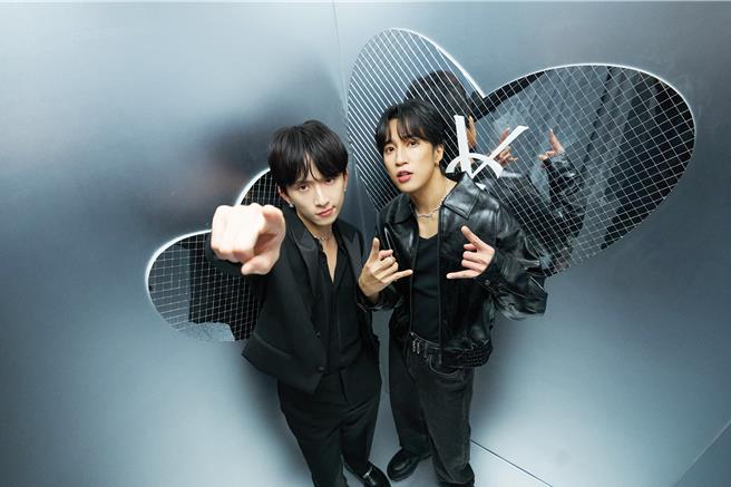 邱鋒澤（左）、婁峻頭5日出席美妝活動。（YSL BEAUTY提供）