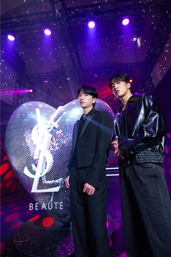 邱鋒澤（左）、婁峻頭5日出席美妝活動。（YSL BEAUTY提供）