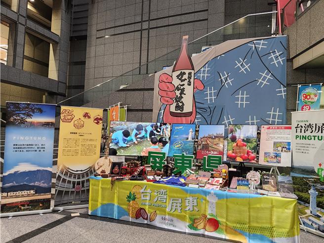 屏東縣與日本鹿兒島縣今年初簽署MOU後，雙方交流益發頻繁緊密，屏東縣長周春米5日率團回訪鹿兒島縣廳，與知事塩田康一相見歡。（屏縣府提供／謝佳潾屏東傳真）