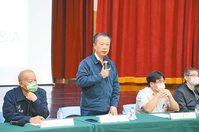 針對國土功能分區圖畫設，嘉義縣已辦過數十場公聽會，其中鄉鎮市首長、民代場次由嘉義縣長翁章梁（左二）親自主持。（嘉義縣政府提供／呂妍庭嘉義傳真）