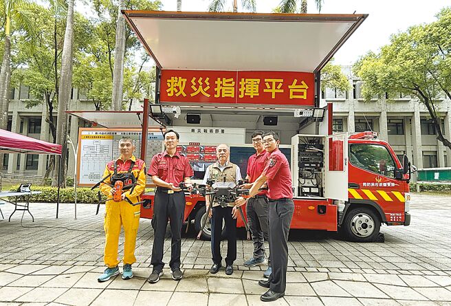 屏東縣政府預計再為消防局添購4台無人機以及4輛救災指揮車，提高前線救援人員的緊急應變能力。（謝佳潾攝）