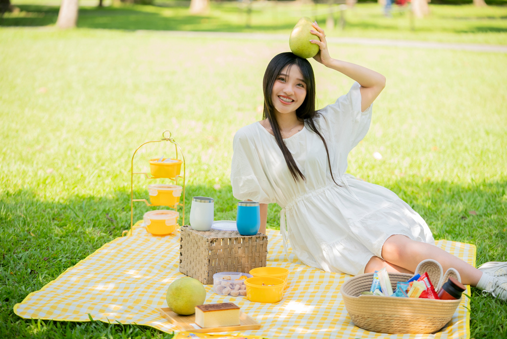 中秋節假期最適合戶外活動，永慶房屋「幸福團圓野餐墊」，讓你陪伴家人享受最chill野餐派對。(圖/永慶房屋提供)