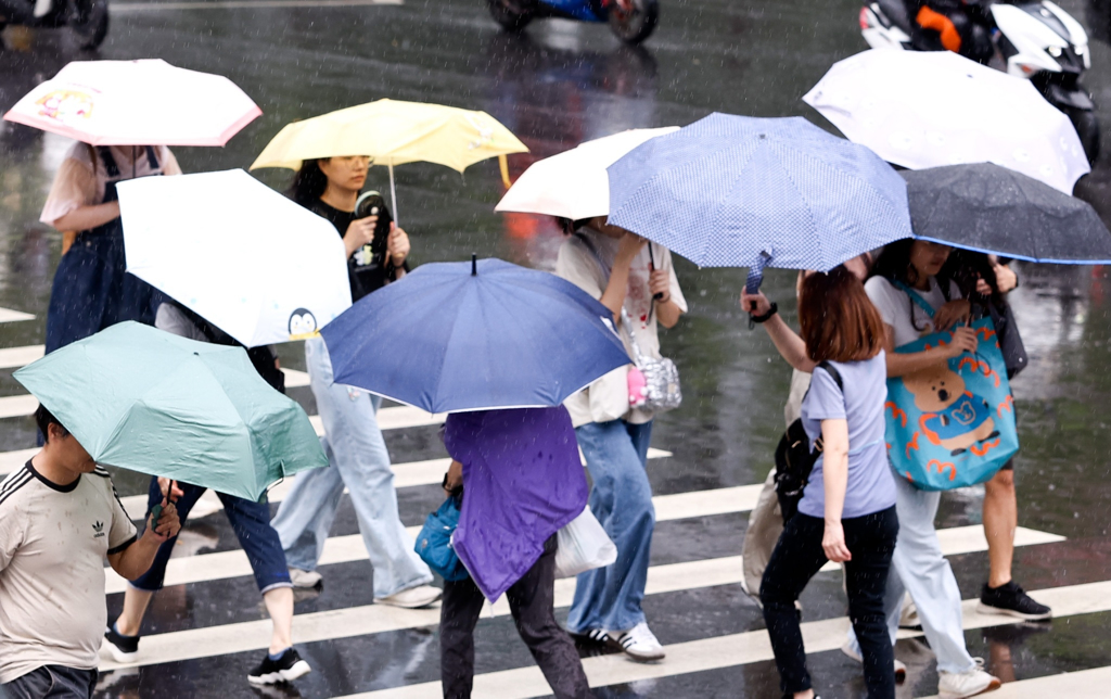 國家警報響！大雷雨轟3地 11縣市大雨下到晚上