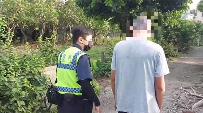 陳男不明原因離家，員警經調閱監視器尋線找到正往荒廢竹林深處走的陳男，從接獲報案到尋回僅3小時，避免憾事發生。（警方提供／葉靜美彰化傳真）