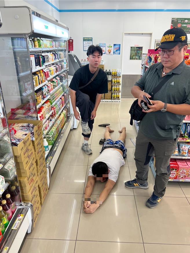 高雄有女子墜樓後，同行的男子竟然直接落跑，警方懷疑案情不單純積極偵辦，逮到人後果然發現其「5條通」身分。（警方提供／任義宇高雄傳真）